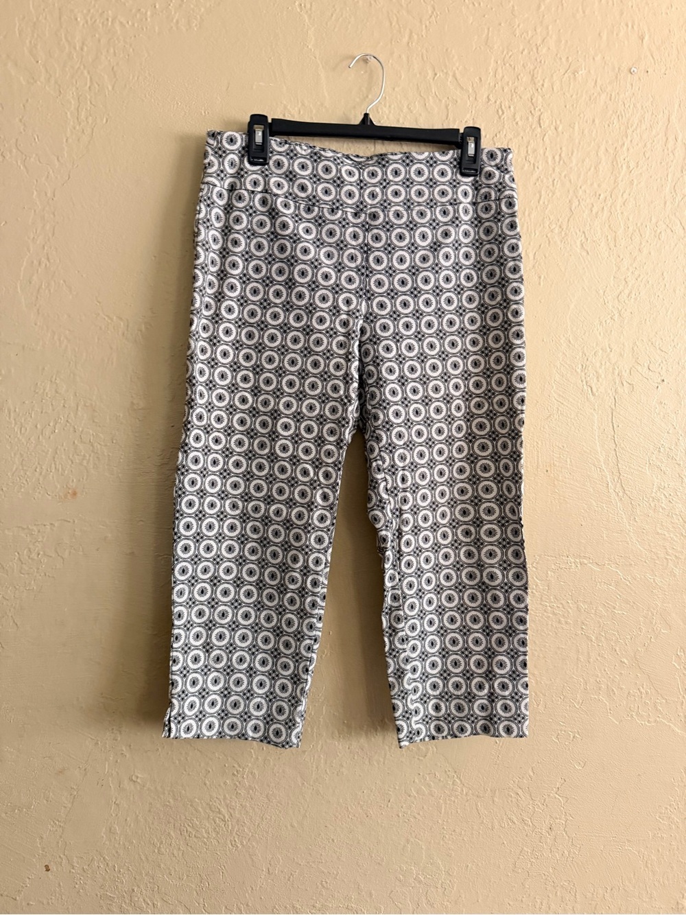Zac & Rachel Black and White Geometric Capris
